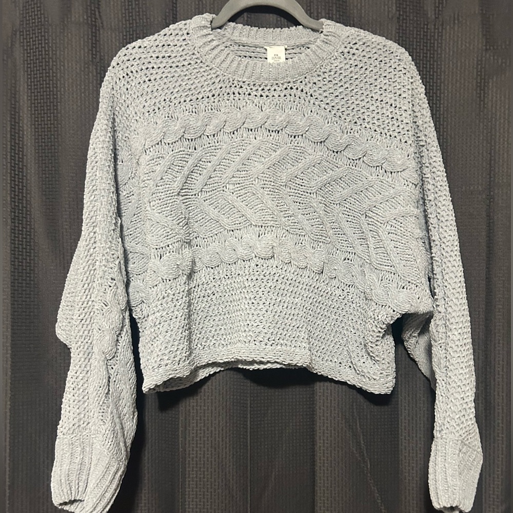 Garage Gray Cropped Cable Knit Sweater Women’s Size Small Excellent Used Cond.